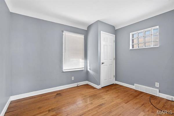 4605 Nelson DR, Northwoods, MO 63121