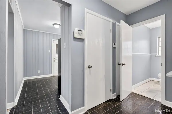 4605 Nelson DR, Northwoods, MO 63121