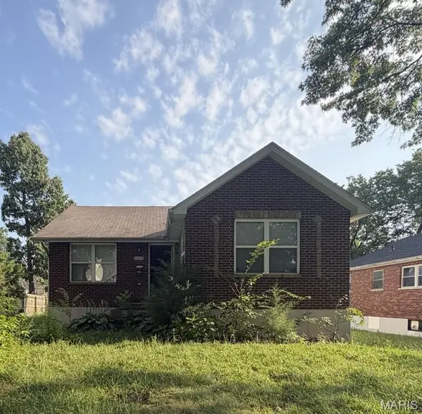6829 Corbitt AVE, University City, MO 63130