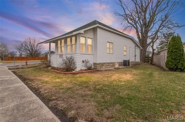 320 N State ST, Roodhouse, IL 62082