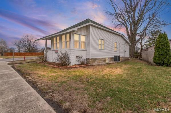 320 N State ST, Roodhouse, IL 62082