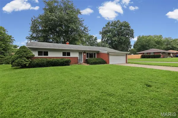 125 Chevy Chase DR, Belleville, IL 62223