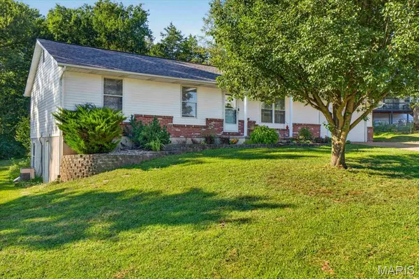 14 Arlington Oaks DR, Cedar Hill, MO 63016
