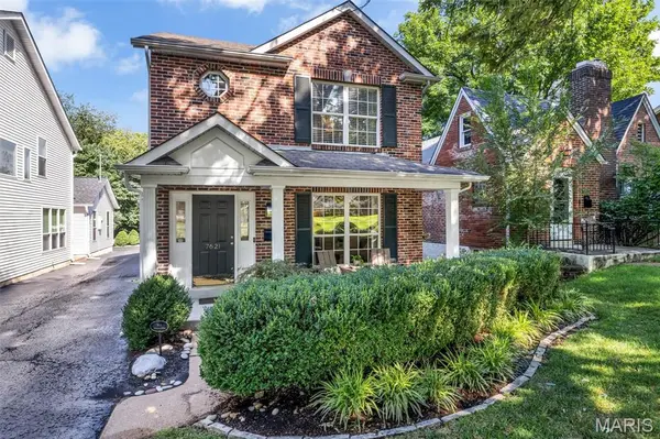 7621 Lindbergh DR, Richmond Heights, MO 63117