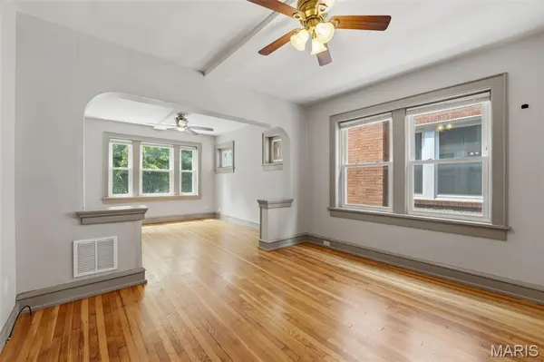 4555 Shenandoah AVE, St Louis, MO 63110