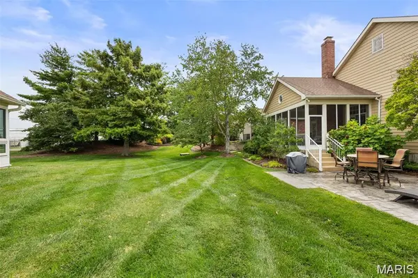 3929 Courtyard Place DR, Sunset Hills, MO 63127