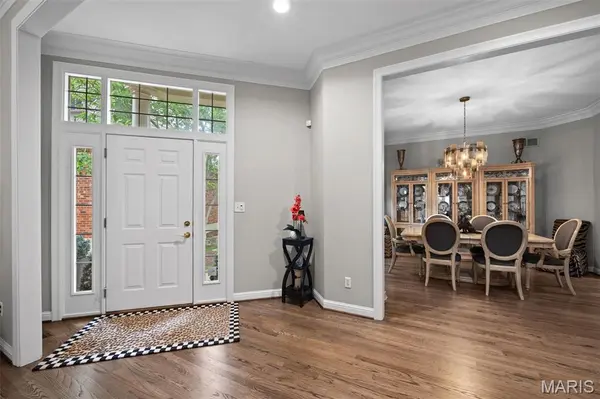 3929 Courtyard Place DR, Sunset Hills, MO 63127