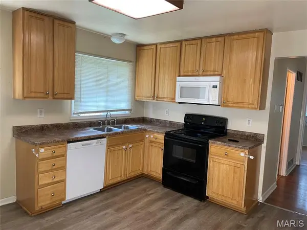 130 Dauphin LN, Florissant, MO 63033