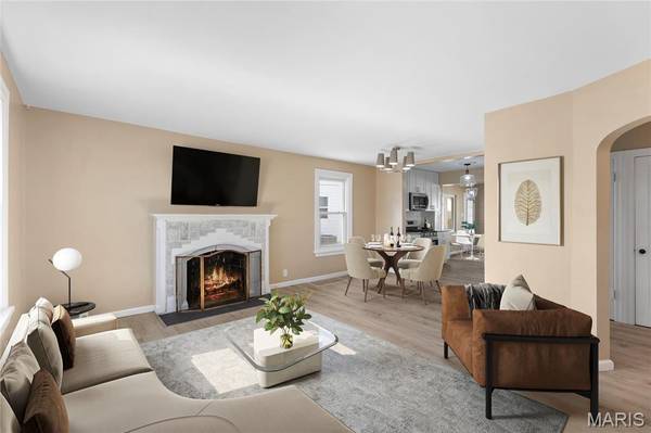 8257 Watson RD, St Louis, MO 63119