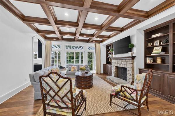 24 Spoede LN, Creve Coeur, MO 63141