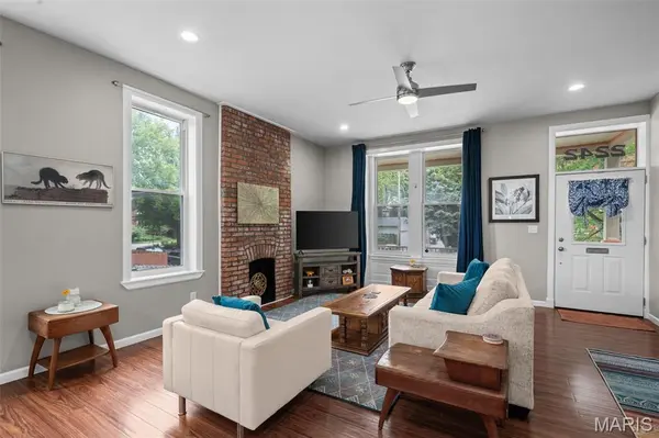 2242 Oregon AVE, St Louis, MO 63104