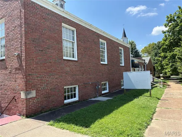 5880 Christy BLVD, St Louis, MO 63116