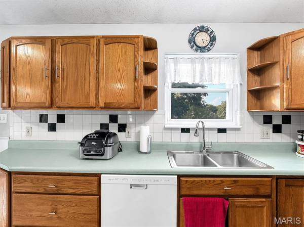 5001 Melanie Wilkes LN, Villa Ridge, MO 63089