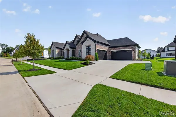782 Schaeffers GRV, Chesterfield, MO 63005