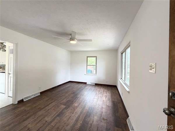554 Mildred AVE, Wood River, IL 62095