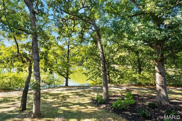 13238 Pinetree Lake DR, Town And Country, MO 63017