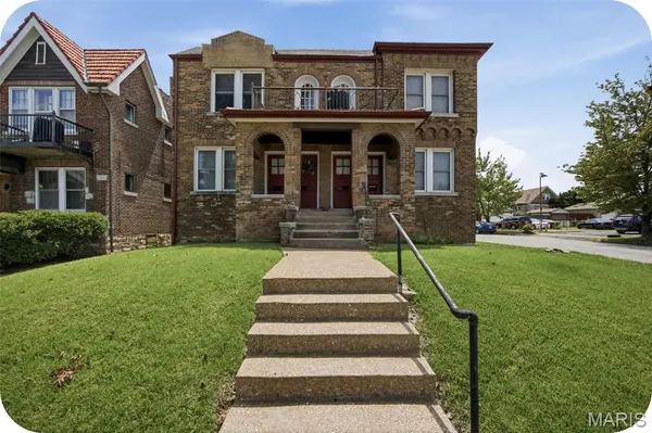5068 Pernod AVE, St Louis, MO 63139