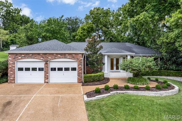 2345 Maybrook LN, Kirkwood, MO 63122