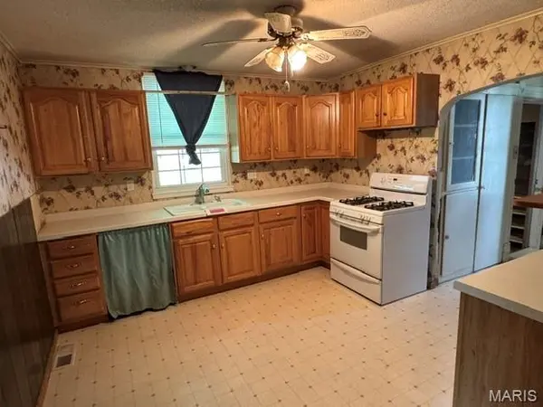 210 S Elm ST, Nokomis, IL 62075