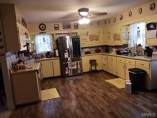 210 N Culver ST, Clarence, MO 63437
