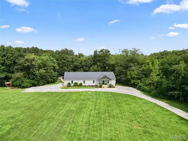 8485 Flat Bottom TRL, Hillsboro, IL 62049