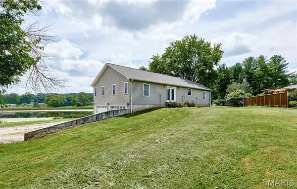 55 Lakeview CIR, Elsberry, MO 63343