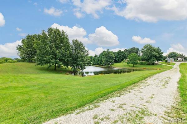 29022 Smith RD, Medora, IL 62063