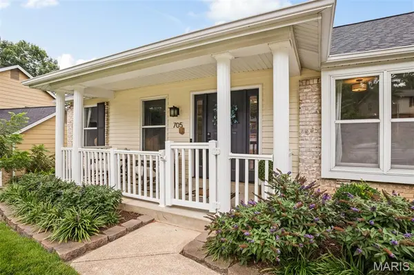 705 Stone Canyon DR, Ballwin, MO 63021