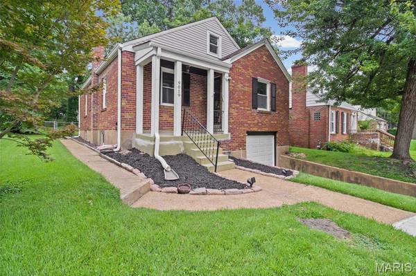 9019 McNulty DR, St Louis, MO 63114