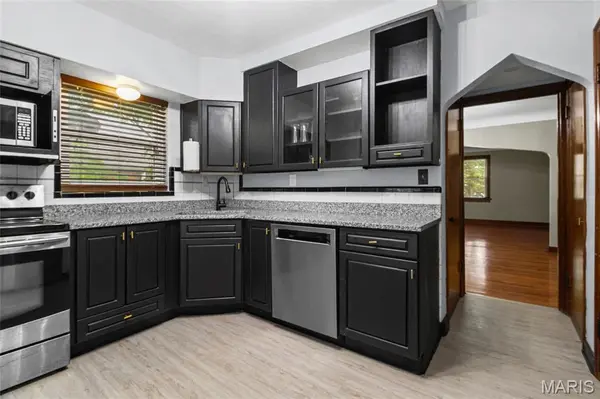 9019 McNulty DR, St Louis, MO 63114