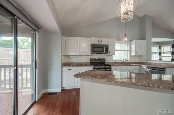 1035 Johanna DR, Ballwin, MO 63021