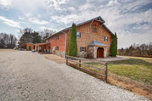 38 Rainbow RD, Buffalo, MO 65622