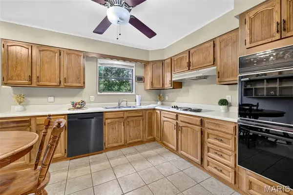 3439 Frontier DR, St Charles, MO 63303