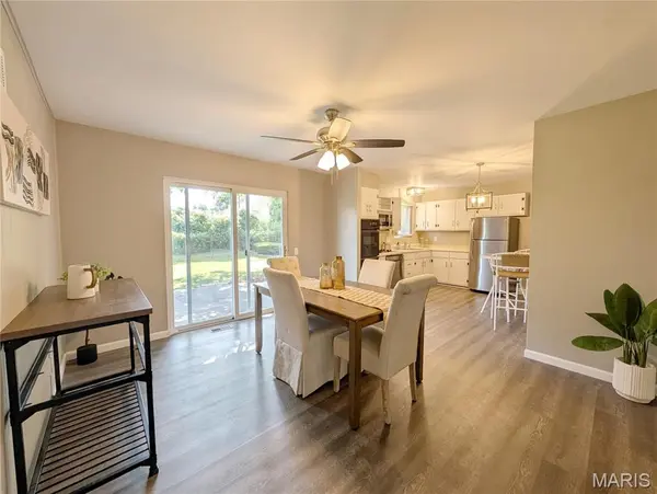 5 Windsong CT, Florissant, MO 63031