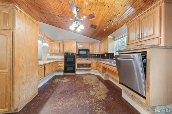 10300 County Road 5260, Rolla, MO 65401
