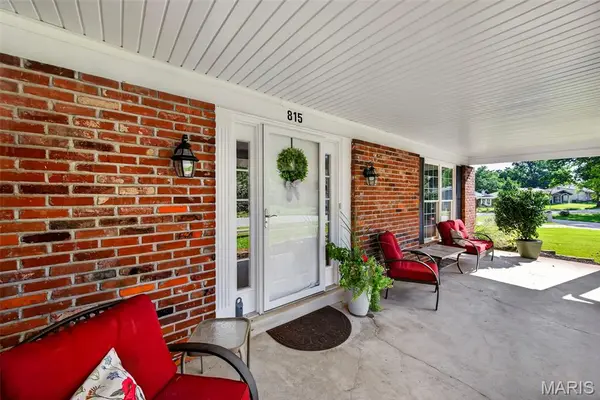 815 Pine Village CT, Ballwin, MO 63021