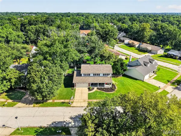 815 Pine Village CT, Ballwin, MO 63021