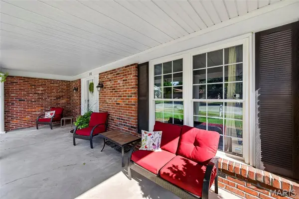 815 Pine Village CT, Ballwin, MO 63021