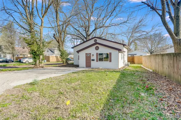110 S 32nd ST, Belleville, IL 62226
