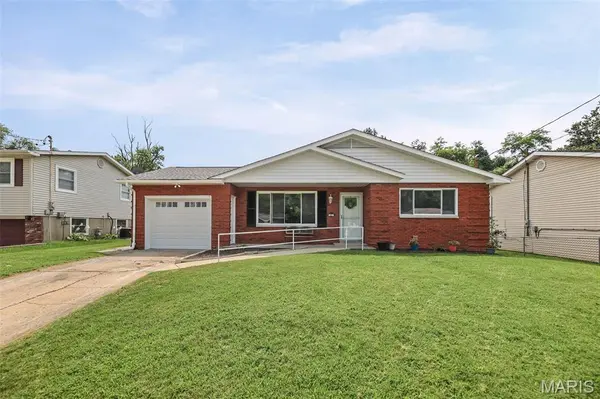 321 Hand DR, Godfrey, IL 62035