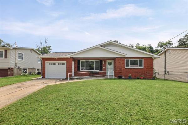 321 Hand DR, Godfrey, IL 62035