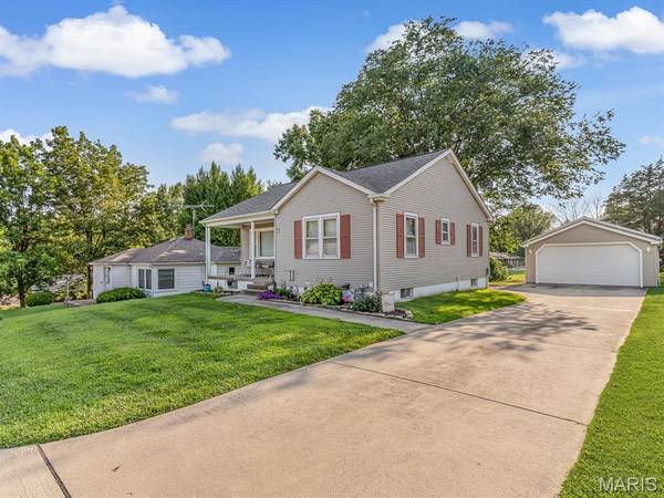 127 S Carl ST, Columbia, IL 62236