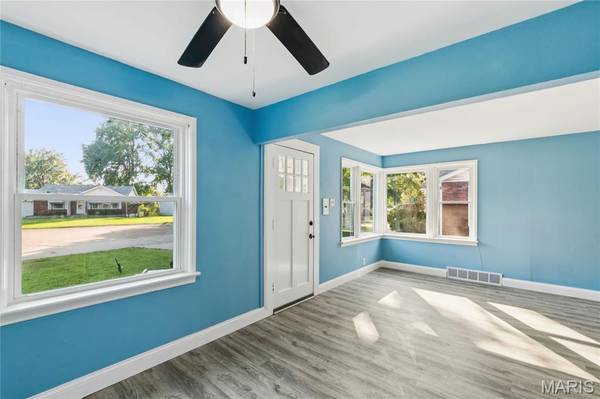 8021 Titus RD, Hanley Hills, MO 63114