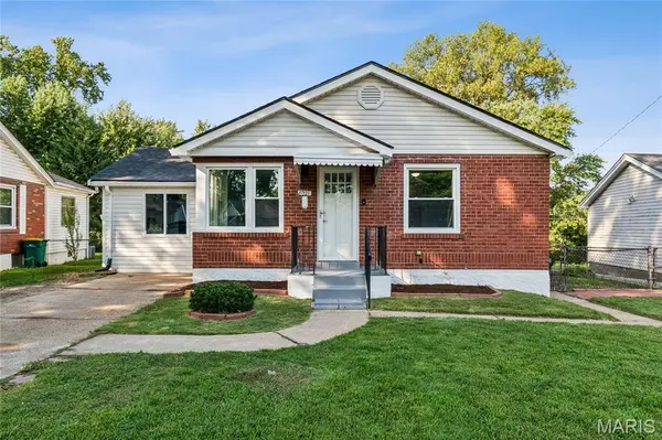 8021 Titus RD, Hanley Hills, MO 63114