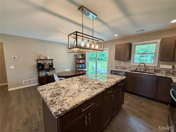 4024 Breckenridge DR, Hannibal, MO 63401