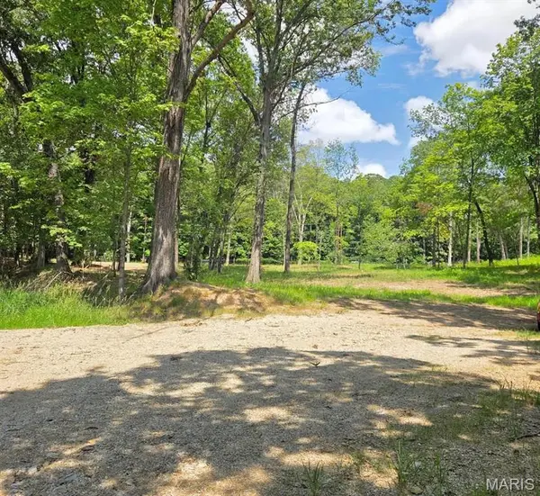 798 Wengler RD, Pacific, MO 63069