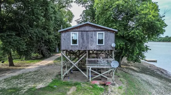 305 Alexander LN, Kampsville, IL 62053