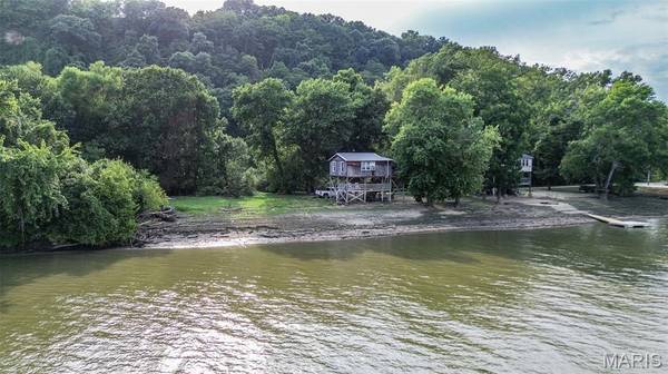 305 Alexander LN, Kampsville, IL 62053