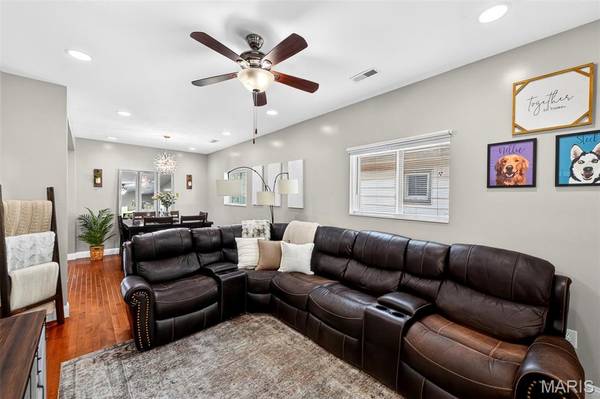 4725 Hummel AVE, St Louis, MO 63116