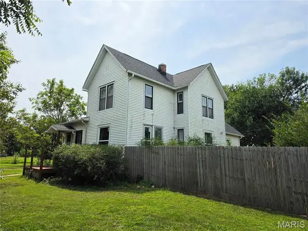 638 N Main ST, Witt, IL 62094